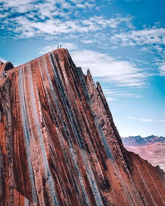 Pallay Punchu Cusco: La Montaña de Colores que Teje la Magia de los Andes